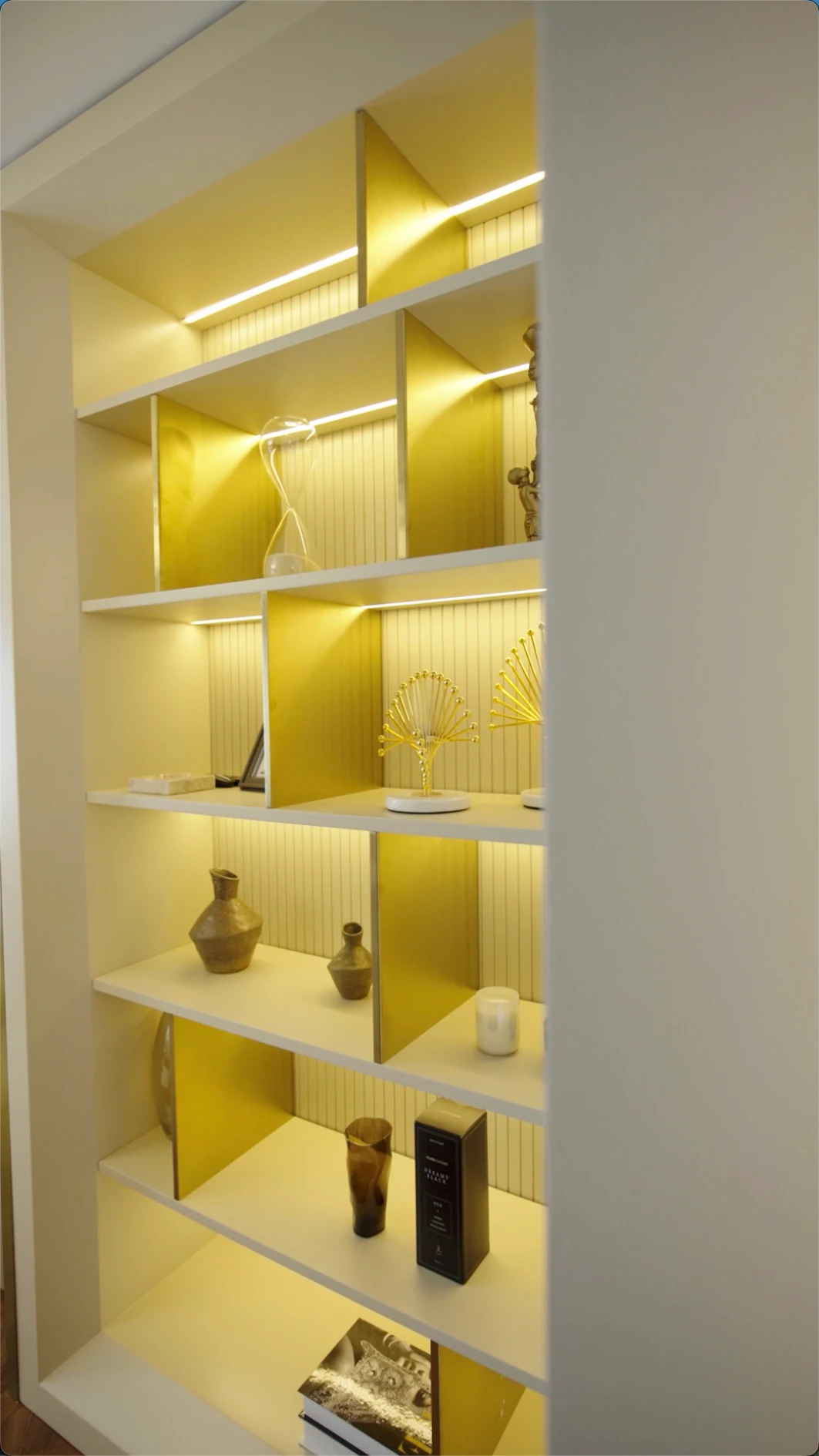 Illuminated shelving